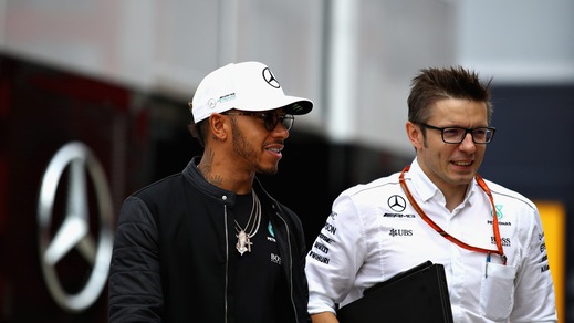 F1, Hamilton dà buca allo show di Londra per un party