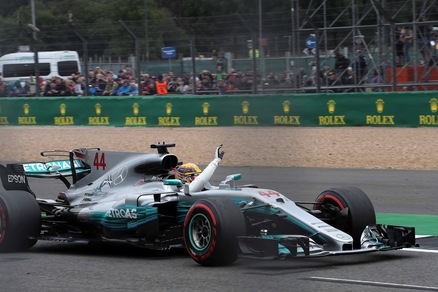 F1, Silverstone: Hamilton vola, ma in lavagna irrompe Raikkonen