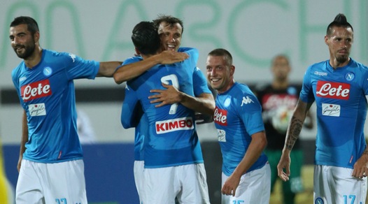 Napoli, la fotosequenza dell'eurogol di Chiriches contro il Trento