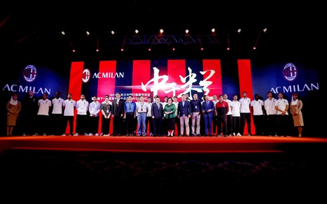 Milan, la presentazione del tour cinese è epica