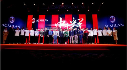 Milan, la presentazione del tour cinese è epica
