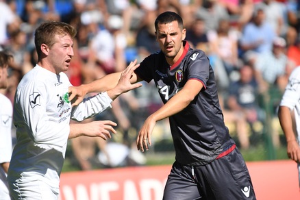 Serie A Bologna 17-0 alla Virtus Acquaviva. Tris per Destro e Di Francesco