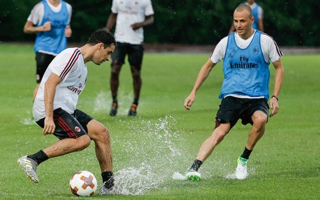 Milan, allenamento sotto il diluvio in Cina