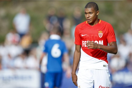 Il Monaco si ribella: «Giù le mani da Mbappé!»