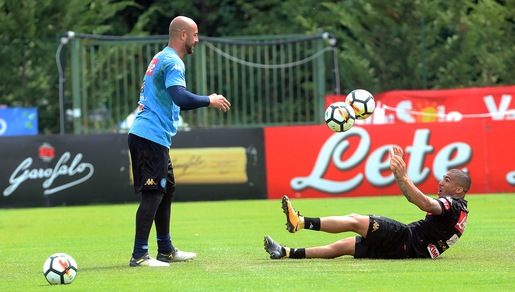 Napoli, Reina allena Allan in porta