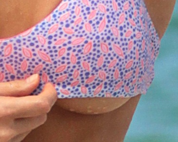 Joy Corrigan, incidente sexy in spiaggia a Miami