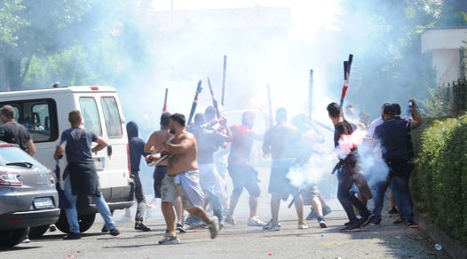 Brescia-Cagliari, violenti scontri prima del match