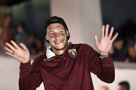 Torino, il sorriso di Belotti alla presentazione