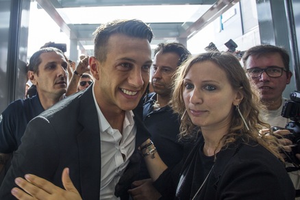 Juventus, ecco Bernardeschi: tifosi in delirio