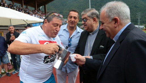 Per il Napoli messa, benedizione e caffé con il cardinale