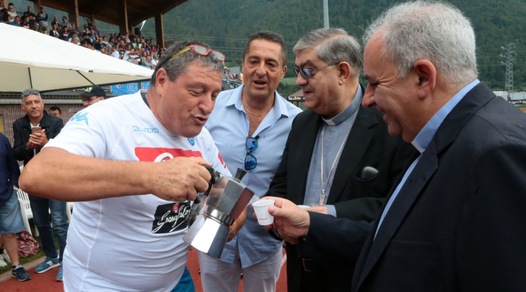 Per il Napoli messa, benedizione e caffé con il cardinale