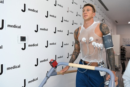 Juventus, le visite mediche di Bernardeschi