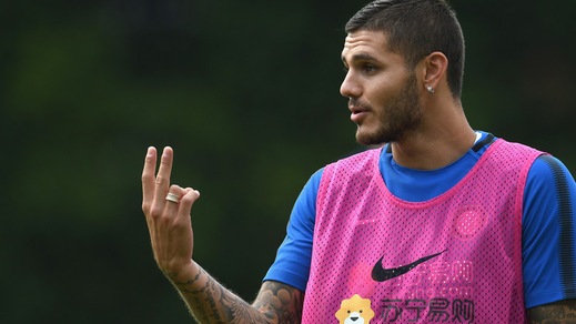 Icardi in campo con i compagni