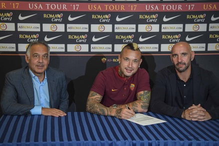 Radja Nainggolan firma il suo rinnovo con la Roma