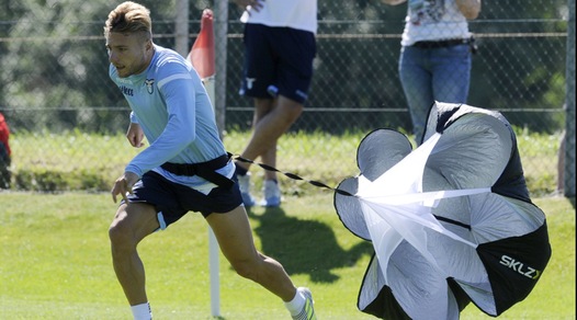 La Lazio vola: l'allenamento in Austria è con il paracadute