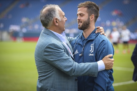 Roma-Juventus, Pallotta abbraccia Pjanic e Szczesny