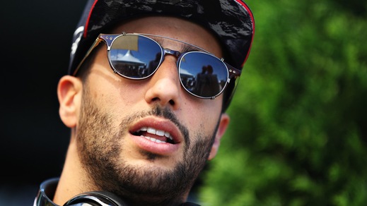 F1 Red Bull, Ricciardo: «Aspetto le scuse di Verstappen»