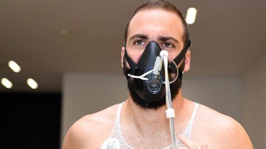 Juventus, tutti in maschera per i test medici