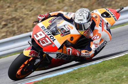MotoGp, Brno: pole show di Marquez, Rossi secondo