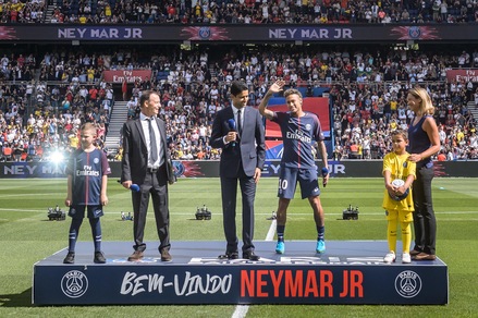 Neymar show al Parco dei Principi: «Al Psg per fare la storia»