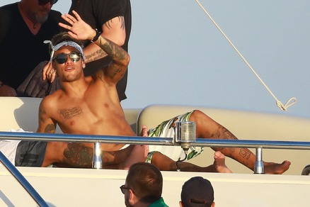 Neymar, che festa sullo yacht a Saint Tropez!