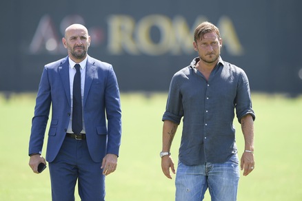 Totti, primo giorno da dirigente a Trigoria