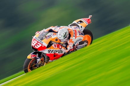 MotoGp, Austria: Marquez vola nelle terze libere, Rossi 5°