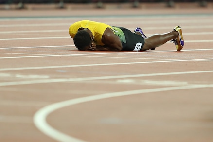 Bolt si fa male nella finale della 4x100. Era la sua ultima gara: «Non volevo finisse così»