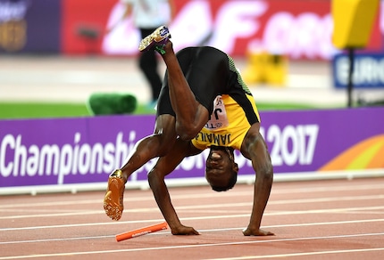L'ìnfortunio di Bolt durante la finale della staffetta 4x100