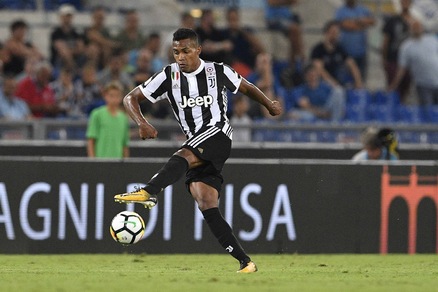 Dall'Inghilterra: «Conte in pressing su Alex Sandro. Il piano del Chelsea»