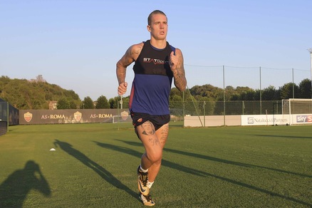 Roma, buone notizie: Karsdorp torna a correre