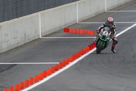 Sbk, Germania: in qualifica tempi più bassi con nuove Pirelli