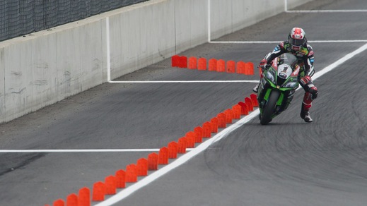 Sbk, Germania: in qualifica tempi più bassi con nuove Pirelli