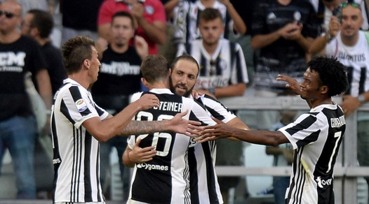 Juventus-Cagliari 3-0: Buffon para il Var, a segno Mandzukic, Dybala e Higuain
