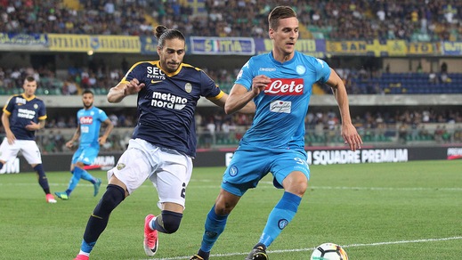 Urlano "scimmia" ad ogni giocatore del Napoli: bufera sui tifosi del Verona