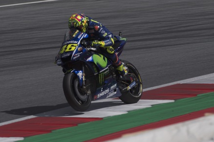 MotoGp Yamaha, Rossi: «Il Mondiale? Dobbiamo essere competitivi»