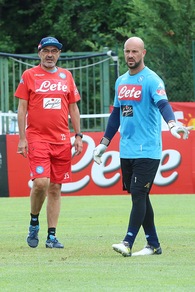 Calciomercato Napoli, Reina blindato