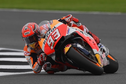 MotoGp Silverstone: Marquez in pole, Rossi 2°