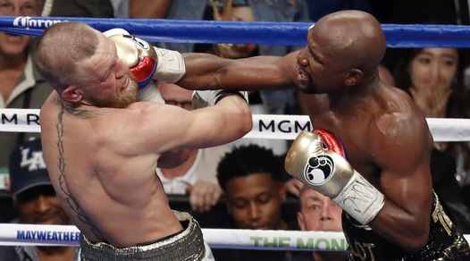 Boxe, Mayweather batte McGregor: ko tecnico nello show dell'anno