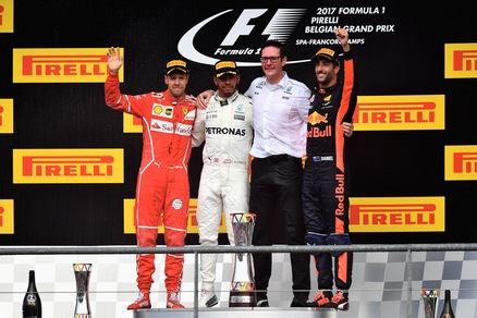 F1 Ferrari, Vettel: «Speravo in un errore di Hamilton»