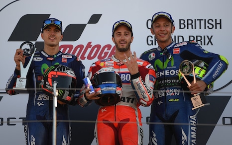 MotoGp Silverstone: Dovi-show, vittoria su Viñales e Rossi