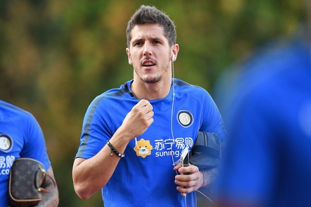 Jovetic già in posa con la maglia del Monaco: prenderà la 10 di Mbappé