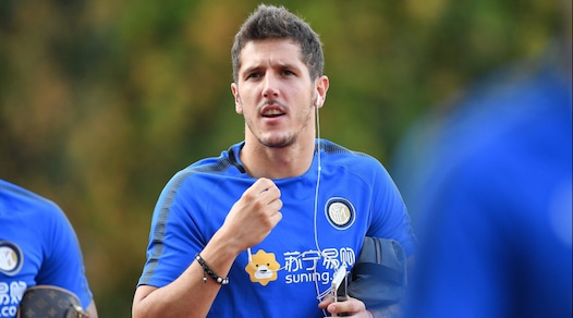 Jovetic già in posa con la maglia del Monaco: prenderà la 10 di Mbappé