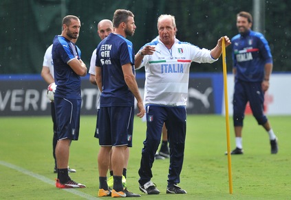 Italia, prove di 3-4-3 con la Spagna