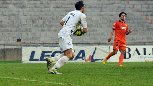 Casertana, arriva Feola. D'Auria torna alla Lucchese, la Carrarese vuole Moncini