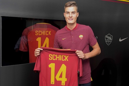Ufficiale, Schick è della Roma: firma e maglia numero 14