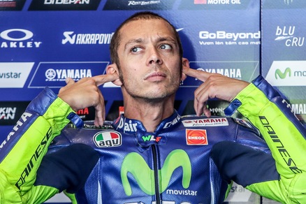 MotoGp, Rossi dimesso: «Tornerò prima possibile»