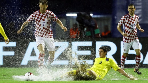 Croazia-Kosovo rinviata, il campo è una piscina