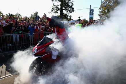 F1, Gp d'Italia: Hamilton su di giri, che sgommate all'arrivo!