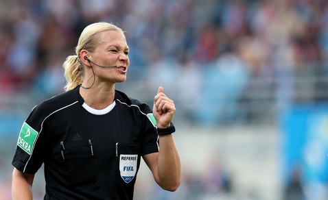 Bundesliga, debutta l'arbitro donna